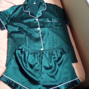 Contrast Binding Satin PJ Set. SHEIN Dark Green.